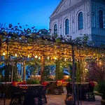Hotel Madama Garden Retreat