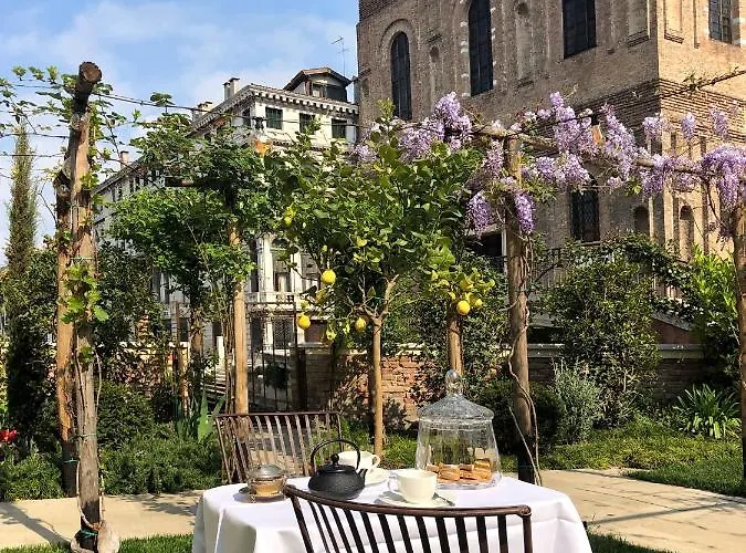 Madama Garden Retreat Hotel 4*
