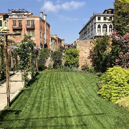 Hotel Madama Garden Retreat 4*
